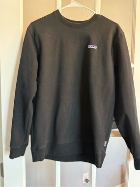Patagonia Black Crewneck Sweatshirt with Small Logo